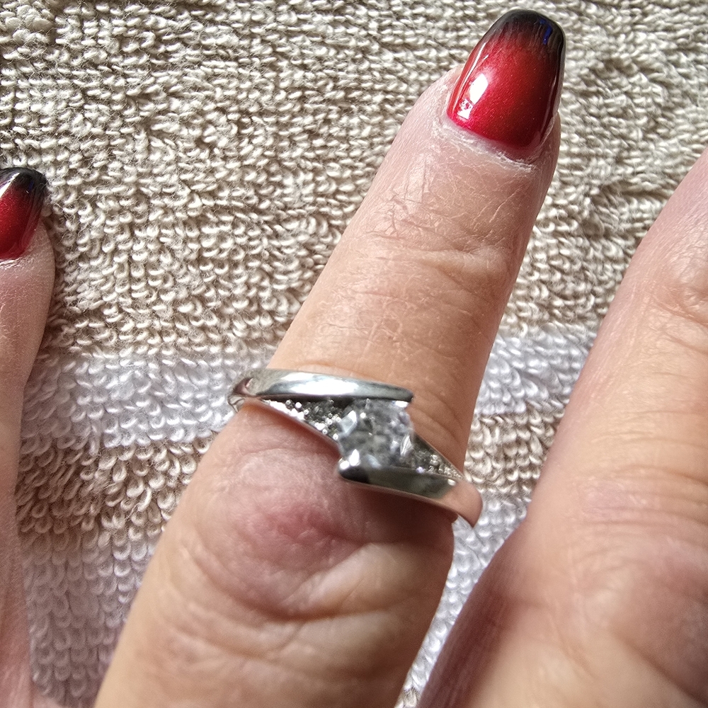 😎Elegant Silver And Cubic Zirconia Ring